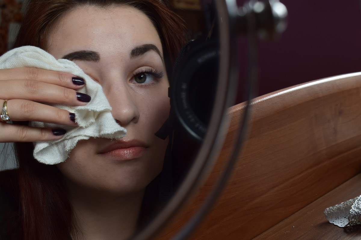 jak zmywać makijaż przy sztucznych rzęsach
