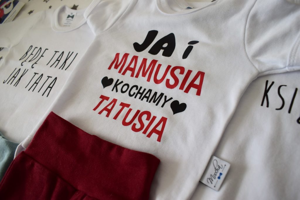 body niemowlęce z napisami